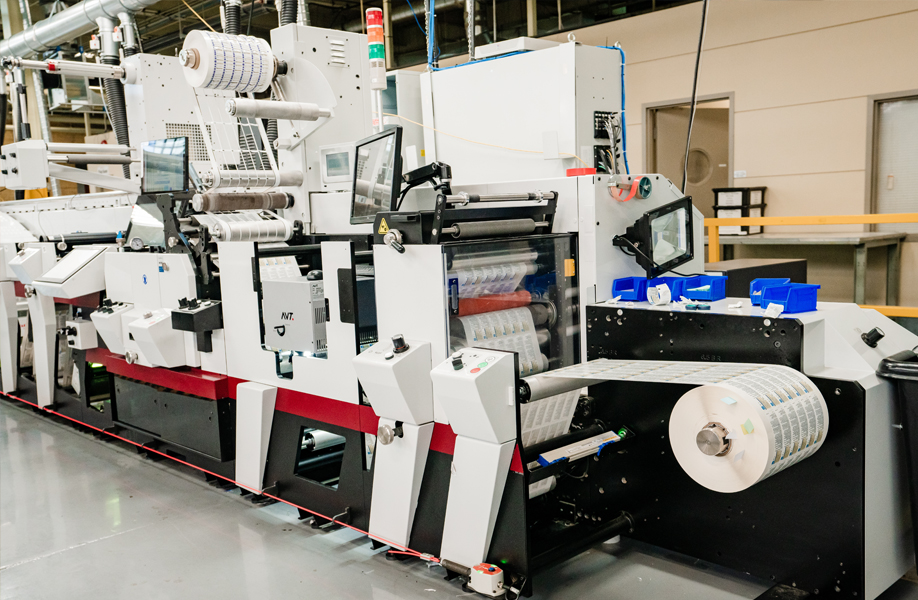 Hybrid digital label press is used for superior precision. 