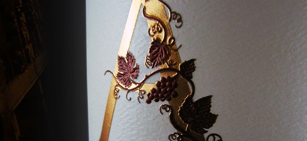 Wine label facestock choices and their customization options