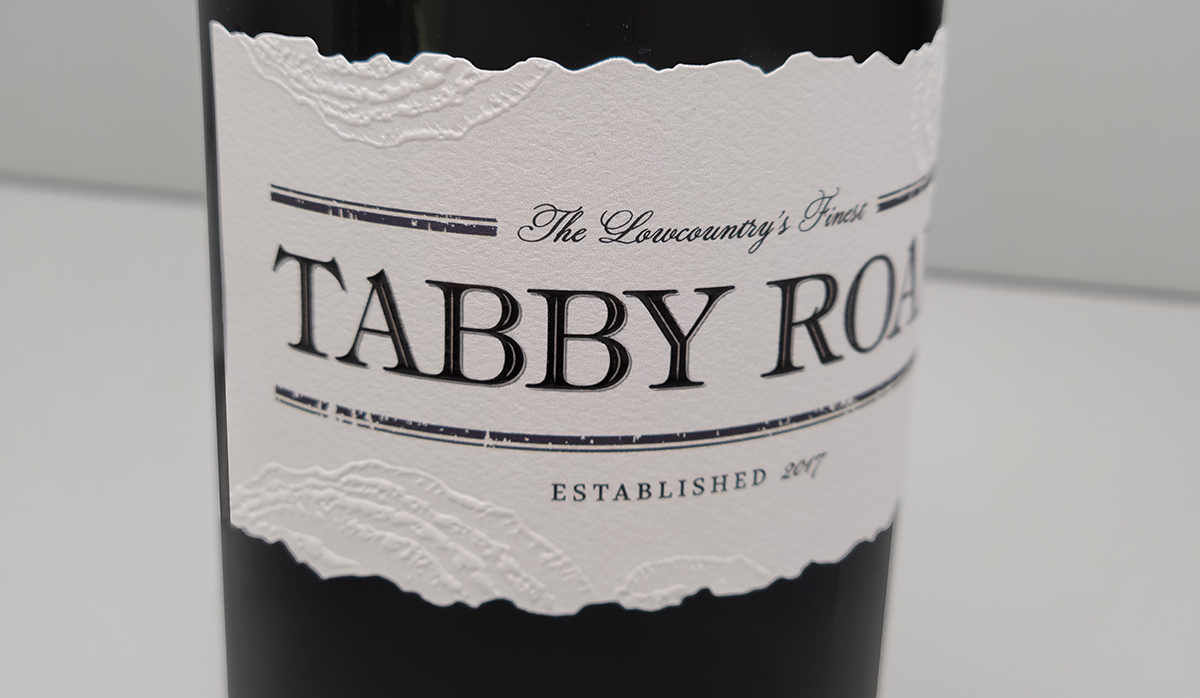 Laser die-cut label with intentionally rough organic edge